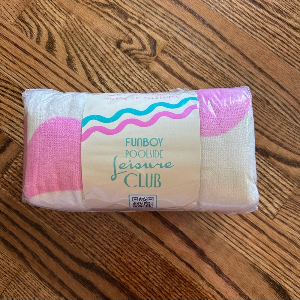 Fanboy poolside leisure club striped beach towel NIP NWT